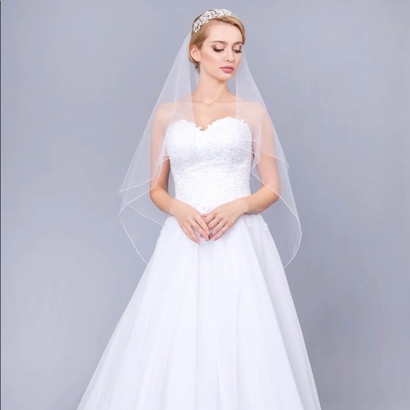 Fingertip Length Pencil Edge Bridal Veil - Picture 1 of 3
